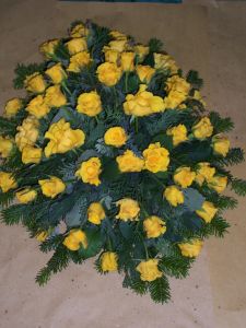 Gesteck gelbe Rosen (1)